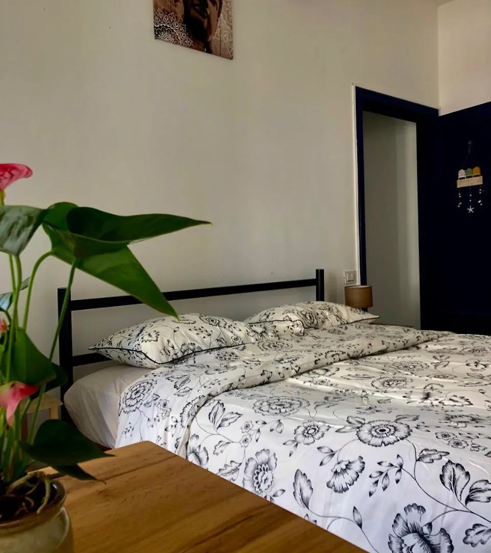 Pranayama Sea View Room- Shared Bathroom Bari Italy